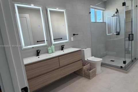 Casa en venta en Islamorada, Village of Islands, Florida, 5 dormitorios, 330.64 m2 № 2071094 - foto 28