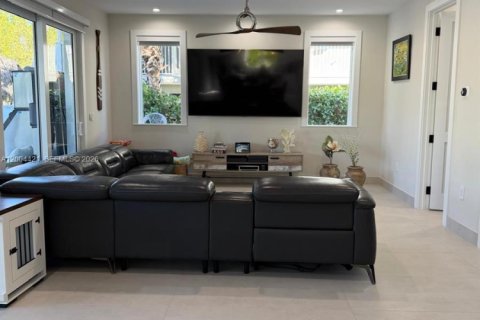 Casa en venta en Islamorada, Village of Islands, Florida, 5 dormitorios, 330.64 m2 № 2071094 - foto 13