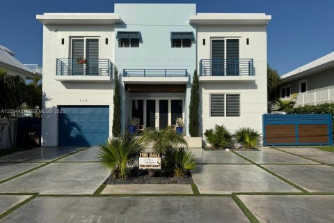 Casa en venta en Islamorada, Village of Islands, Florida, 5 dormitorios, 330.64 m2 № 2071094 - foto 4