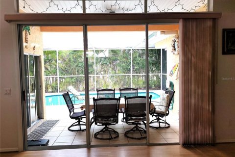 House in Palm Harbor, Florida 3 bedrooms, 158.21 sq.m. № 1837664 - photo 11