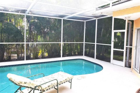 House in Palm Harbor, Florida 3 bedrooms, 158.21 sq.m. № 1837664 - photo 8