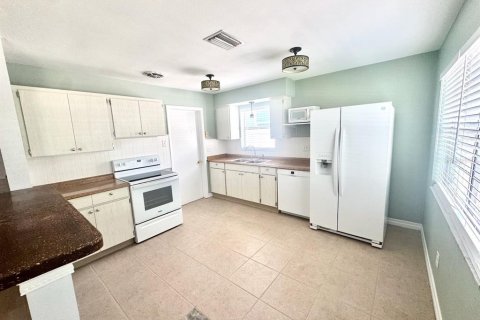 Casa en alquiler en Saint Petersburg, Florida, 3 dormitorios, 88.44 m2 № 1884272 - foto 4