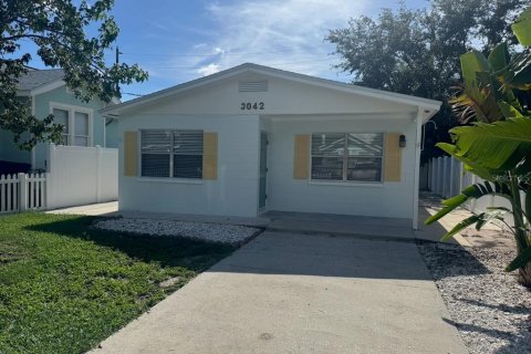 Casa en alquiler en Saint Petersburg, Florida, 3 dormitorios, 88.44 m2 № 1884272 - foto 3