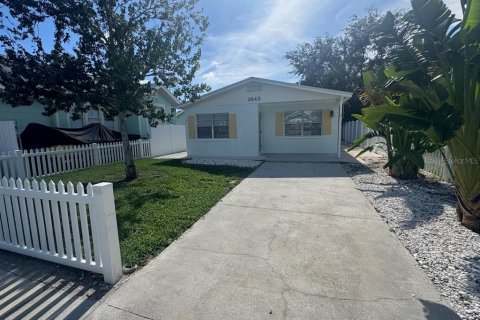 Casa en alquiler en Saint Petersburg, Florida, 3 dormitorios, 88.44 m2 № 1884272 - foto 1