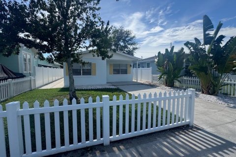 Casa en alquiler en Saint Petersburg, Florida, 3 dormitorios, 88.44 m2 № 1884272 - foto 2