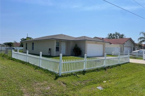 Casa en venta en Kissimmee, Florida, 3 dormitorios, 90.49 m2 № 1754596 - foto 3