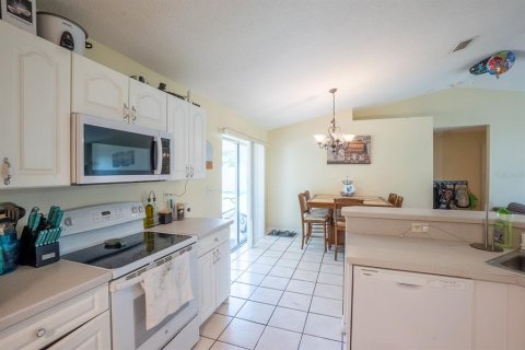 House in Palm Coast, Florida 3 bedrooms, 138.42 sq.m. № 1781384 - photo 9