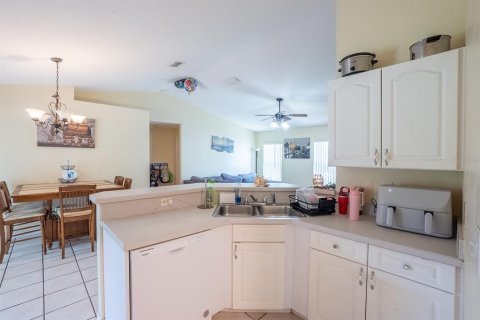 House in Palm Coast, Florida 3 bedrooms, 138.42 sq.m. № 1781384 - photo 10