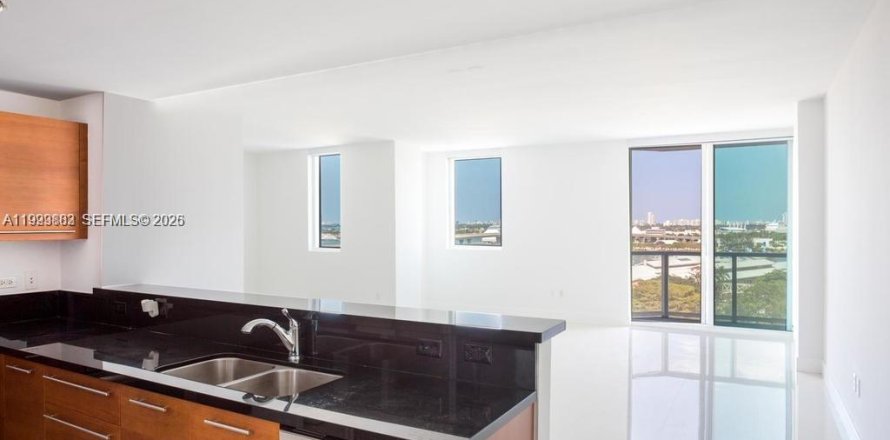 Кондоминиум с 2 спальнями в Майами, Флорида № 2055673