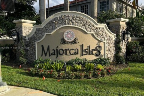 Condo à Miami Gardens, Floride, 3 chambres  № 2256923