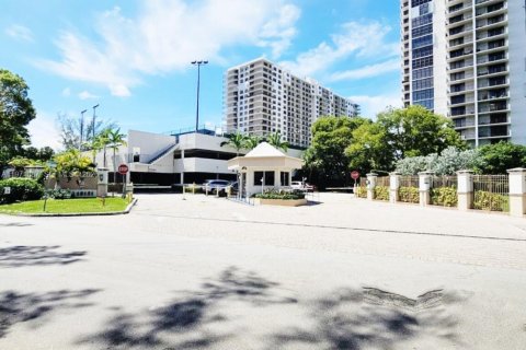 Кондоминиум с 4 комнатами в Авентура, Флорида № 2032151