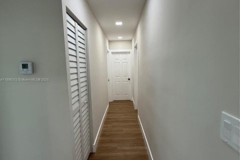 Купить виллу или дом в Катлер-Бей, Флорида 4 спальни, 170.38м2, № 1937329 - фото 24