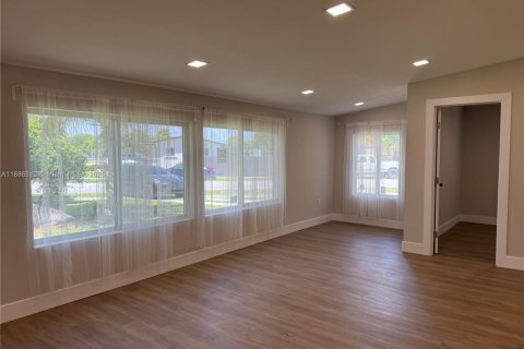 Купить виллу или дом в Катлер-Бей, Флорида 4 спальни, 170.38м2, № 1937329 - фото 14