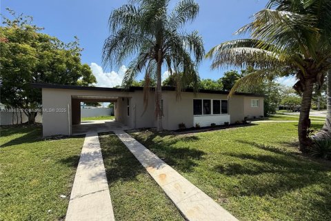 Купить виллу или дом в Катлер-Бей, Флорида 4 спальни, 170.38м2, № 1937329 - фото 2