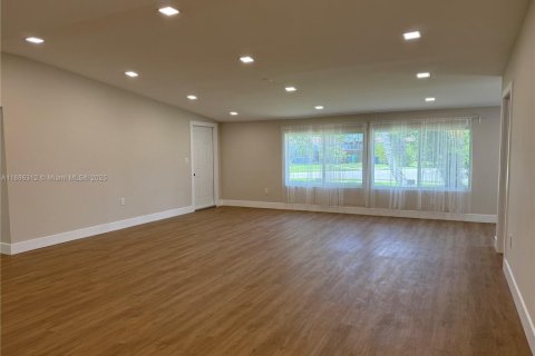 Купить виллу или дом в Катлер-Бей, Флорида 4 спальни, 170.38м2, № 1937329 - фото 15