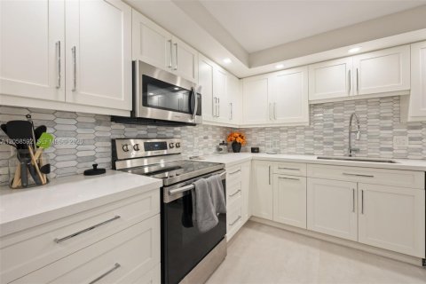 Copropriété à louer à Fort Lauderdale, Floride: 2 chambres, 133.31 m2 № 2168171 - photo 23