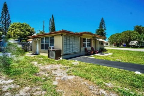 House in Hollywood, Florida 2 bedrooms, 81.01 sq.m. № 1957397 - photo 3