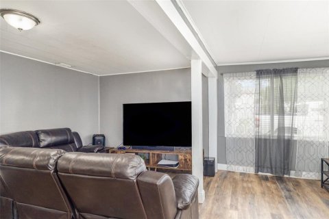 House in Mulberry, Florida 3 bedrooms, 147.25 sq.m. № 1912612 - photo 4