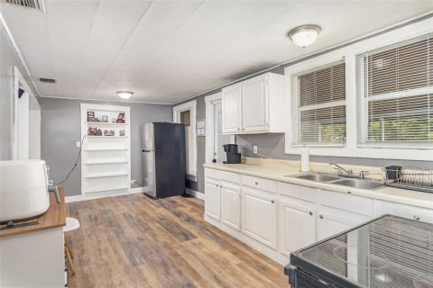 House in Mulberry, Florida 3 bedrooms, 147.25 sq.m. № 1912612 - photo 9