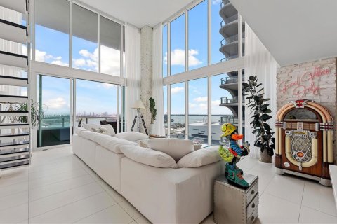 Copropriété à louer à Miami, Floride: 2 chambres, 161.19 m2 № 2363438 - photo 2