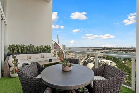 Copropriété à louer à Miami, Floride: 2 chambres, 161.19 m2 № 2363438 - photo 13
