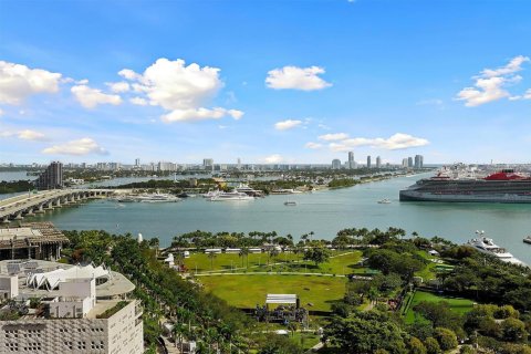 Copropriété à louer à Miami, Floride: 2 chambres, 161.19 m2 № 2363438 - photo 17