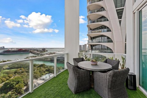 Copropriété à louer à Miami, Floride: 2 chambres, 161.19 m2 № 2363438 - photo 14