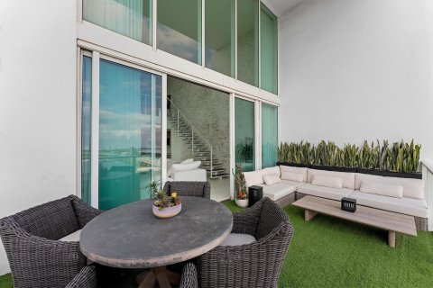 Copropriété à louer à Miami, Floride: 2 chambres, 161.19 m2 № 2363438 - photo 15