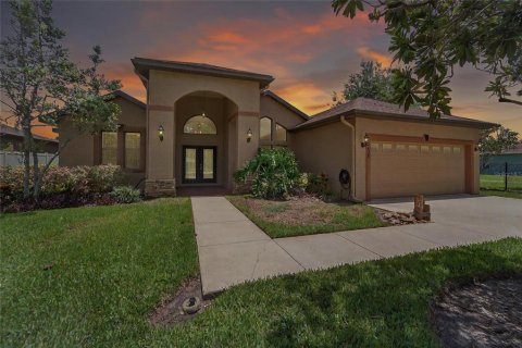 House in Land O' Lakes, Florida 4 bedrooms, 206.99 sq.m. № 1855526 - photo 1