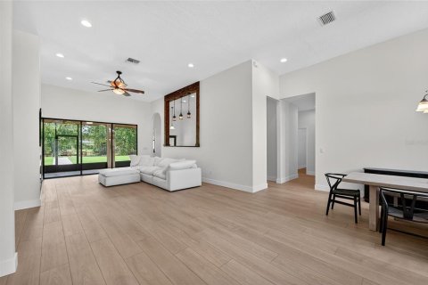 House in Land O' Lakes, Florida 4 bedrooms, 206.99 sq.m. № 1855526 - photo 3