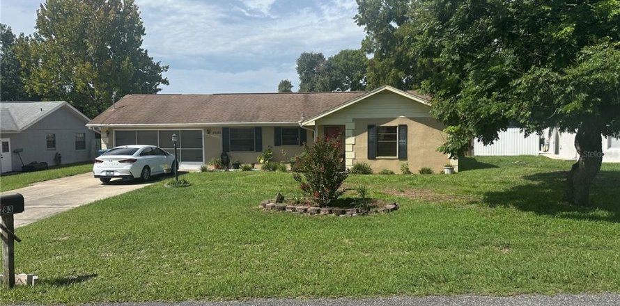 House in Spring Hill, Florida 3 bedrooms, 134.89 sq.m. № 2224994