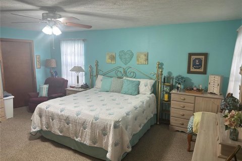 House in Spring Hill, Florida 3 bedrooms, 134.89 sq.m. № 2224994 - photo 20