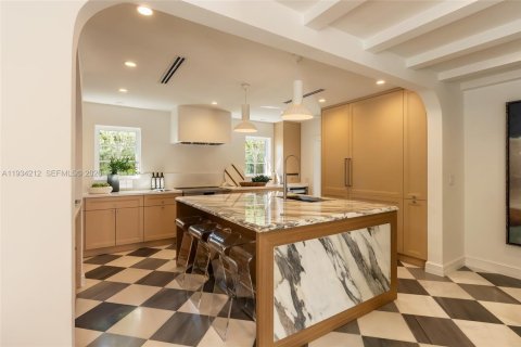 Купить виллу или дом в Корал-Гейблс, Флорида 4 спальни, 229.38м2, № 1997915 - фото 7