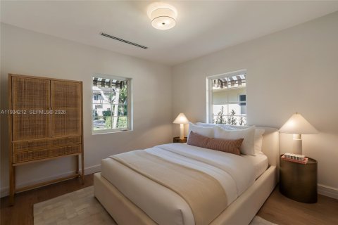 Купить виллу или дом в Корал-Гейблс, Флорида 4 спальни, 229.38м2, № 1997915 - фото 17