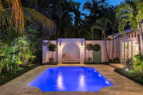 Купить виллу или дом в Корал-Гейблс, Флорида 4 спальни, 229.38м2, № 1997915 - фото 21