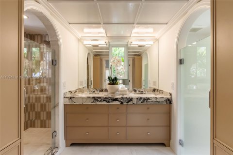 Купить виллу или дом в Корал-Гейблс, Флорида 4 спальни, 229.38м2, № 1997915 - фото 13