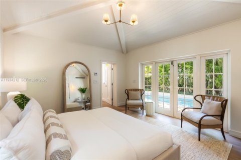 Купить виллу или дом в Корал-Гейблс, Флорида 4 спальни, 229.38м2, № 1997915 - фото 12