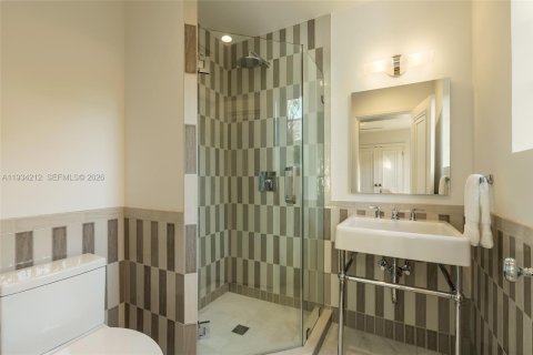 Купить виллу или дом в Корал-Гейблс, Флорида 4 спальни, 229.38м2, № 1997915 - фото 15