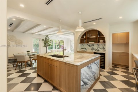 Купить виллу или дом в Корал-Гейблс, Флорида 4 спальни, 229.38м2, № 1997915 - фото 8