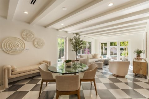 Купить виллу или дом в Корал-Гейблс, Флорида 4 спальни, 229.38м2, № 1997915 - фото 5