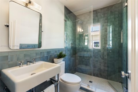 Купить виллу или дом в Корал-Гейблс, Флорида 4 спальни, 229.38м2, № 1997915 - фото 18