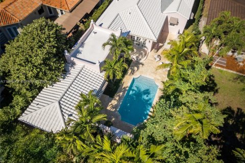 Купить виллу или дом в Корал-Гейблс, Флорида 4 спальни, 229.38м2, № 1997915 - фото 30