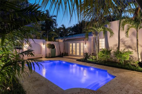 Купить виллу или дом в Корал-Гейблс, Флорида 4 спальни, 229.38м2, № 1997915 - фото 22
