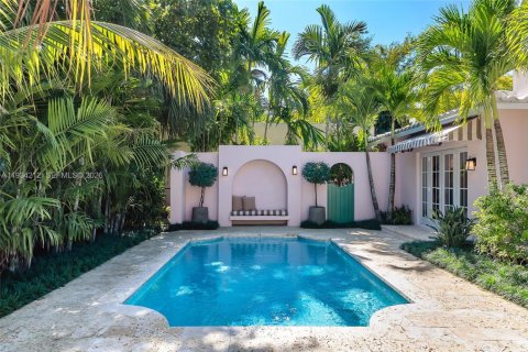 Дом в Корал-Гейблс, Флорида 4 спальни, 229.38м2 № 1997915