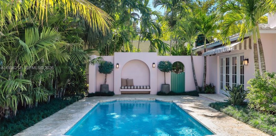 Дом в Корал-Гейблс, Флорида 4 спальни, 229.38м2 № 1997915