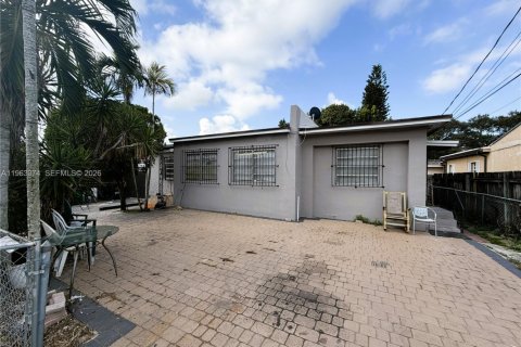 Villa ou maison à vendre à Miami, Floride: 4 chambres, 163.69 m2 № 2081013 - photo 14