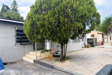 Villa ou maison à vendre à Miami, Floride: 4 chambres, 163.69 m2 № 2081013 - photo 15
