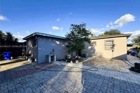 Villa ou maison à vendre à Miami, Floride: 4 chambres, 163.69 m2 № 2081013 - photo 9