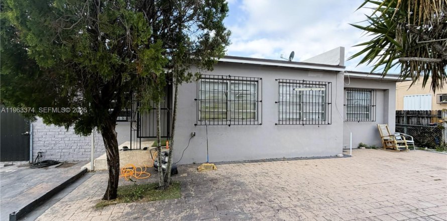 Villa ou maison à Miami, Floride 4 chambres, 163.69 m2 № 2081013