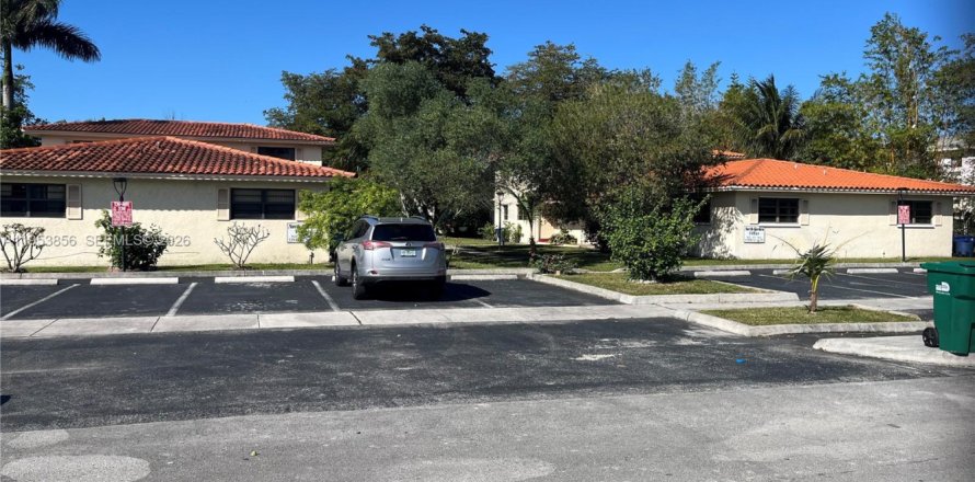 Condo in Miami, Florida, 2 bedrooms  № 2011034